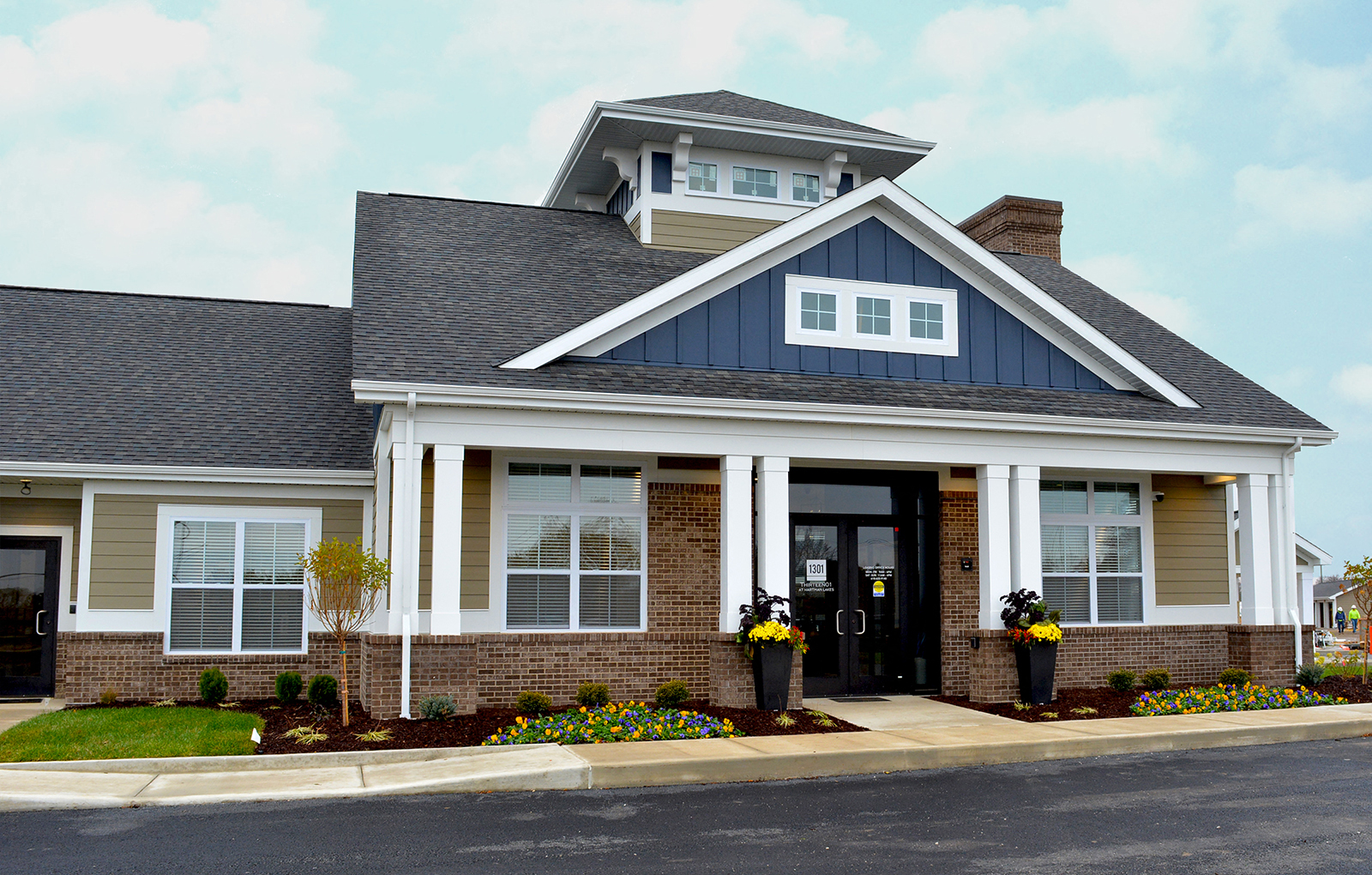 1 & 2 Bedroom Apartments in Shiloh, IL Thirteen01 at Hartman Lakes